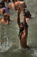 Bagno nel Gange - Haridwar - 14-04-2010 - Milioni di fedeli sulle rive del fiume Gange