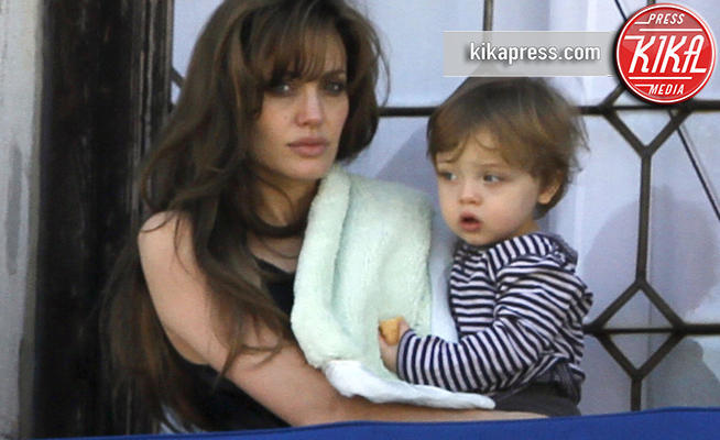 Knox Leon Jolie Pitt, Angelina Jolie - Los Angeles - 13-03-2011 - Una nuova brutta notizia per Angelina Jolie