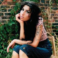 Amy Winehouse - Londra - 05-08-2006 - E' disponibile sul web Like Smoke, il nuovo singolo postumo di Amy Winehouse