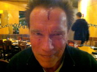 Arnold Schwarzenegger - Los Angeles - 17-11-2011 - Terminator torna sul set ma si ferisce davvero alla testa