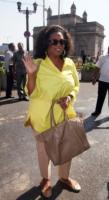 Oprah Winfrey - Mumbai - 20-01-2012 - Continua il viaggio in India di Oprah Winfrey, dopo il Taj Mahal visita il Gateway of India