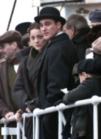 Joaquin Phoenix, Marion Cotillard - New York - 22-02-2012 - Marion Cotillard e Joaquin Phoenix si imbarcano a bordo di una nave sul set di Lowlife