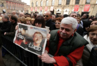 Funerale - Bologna - 04-03-2012 - 50mila persone in Piazza Grande: Bologna commossa dice addio a Lucio Dalla