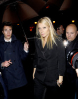 Gwyneth Paltrow - Parigi - 08-03-2012 - Gwyneth Paltrow arriva a Parigi per le sfilate, prima della vacanza in Italia con Beyoncè