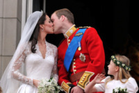bacio, Principe William, Kate Middleton - Londra - 29-04-2011 - William e Kate tornano sul balcone del loro primo bacio pubblico per il Giubileo di diamante