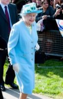 Regina Elisabetta II - Londra - 29-03-2012 - Elisabetta II si trasforma in un angelo azzurro in occasione del Giubileo di diamante