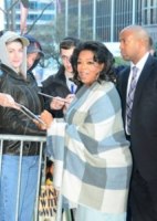 Oprah Winfrey - New York - 03-04-2012 - Il freddo non tiene lontana Oprah Winfrey dai suoi fan