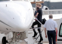 Jackson Theron, Charlize Theron - Parigi - 10-05-2012 - Charlize Theron affitta un jet privato per volare a Londra con il figlio Jackson