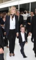 Roan Joseph Bronstein, Sharon Stone - Parigi - 01-07-2012 - Sharon Stone sceglie il figlio Roan come cavaliere per la sfilata Dior