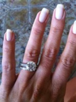 Hilaria Thomas - Los Angeles - 17-08-2012 - Hilaria Thomas mostra l'anello nuziale su Twitter