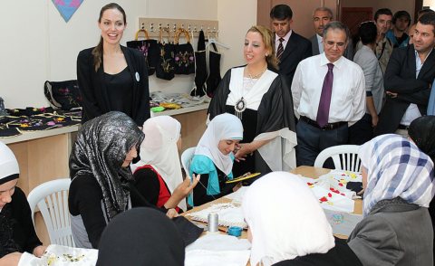 Angelina Jolie - 14-09-2012 - Angelina Jolie: visita ai profughi siriani