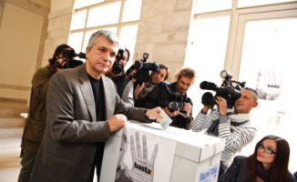Nichi Vendola - Bari - 25-11-2012 - Nichi Vendola vota a Terlizzi per le Primarie del Pd