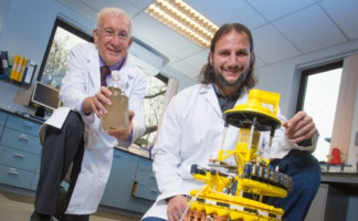 Dr Ioannis Ieropoulos, Dr Julian Dennis - 21-11-2012 - Un robot che mangia escrementi per produrre elettricità