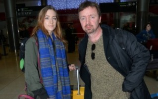 Saoirse Ronan - Dublino - 13-12-2012 - Saoirse Ronan arriva all'aeroporto insieme al papa'