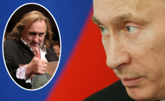 Vladimir Putin, Gerard Depardieu - Katyn - 07-04-2010 - Vladimir Putin offre a Gerard Depardieu la cittadinanza russa