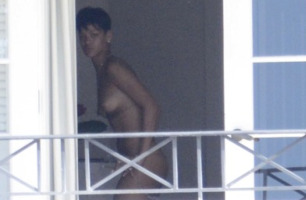 Rihanna - Barbados - 04-01-2013 - Rihanna mette a nudo il suo lato migliore