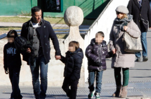 Chicco Nalli, Tina Cipollari - Valencia - 11-01-2013 - Tina Cipollari e Chicco Nalli volano a Valencia con i figli