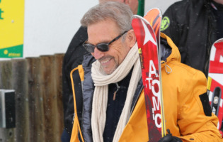 Kevin Costner - Schladming - 09-02-2013 - Kevin Costner gareggia nello sci alpino a Schaldming