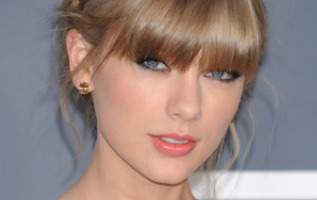 Taylor Swift - Los Angeles - 09-02-2013 - Grammy Awards 2013: i trucchi delle star