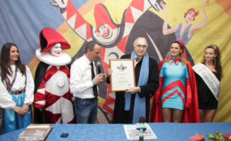 Pippo Baudo - Viareggio - 12-02-2013 - Pippo Baudo nominato Cavaliere del Carnevale di Viareggio
