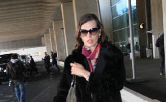 Milla Jovovich - Parigi - 04-03-2013 - Vita da star: viaggiare... con stile!