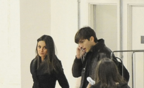 Mila Kunis, Ashton Kutcher - Londra - 14-03-2013 - Mila Kunis e Ashton Kutcher perseguitati dai paparazzi