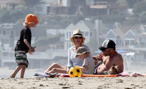 Samuel Schreiber, Alexander Schreiber, Liev Schreiber, Naomi Watts - Los Angeles - 23-03-2013 - Naomi Watts: quant'è bello andare al mare con la famiglia