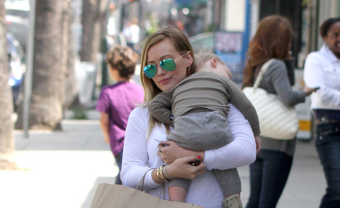 Luca Cruz Comrie, Hilary Duff - Los Angeles - 26-03-2013 - Hilary Duff: quando accudire il proprio figlio non basta