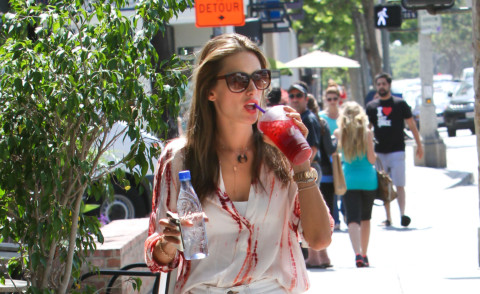 Alessandra Ambrosio - Los Angeles - 15-05-2013 - Quando  il  succo  di  frutta  è  vip