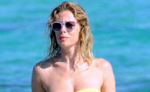 Alessia Marcuzzi - Formentera - 12-06-2012 - Triangolino addio, quest'anno il bikini è a fascia!