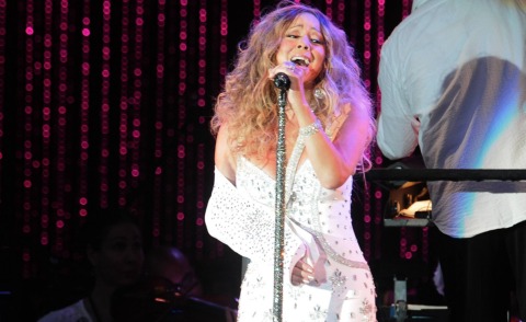 Mariah Carey - New York - 13-07-2013 - Mariah Carey abbina il tutore alla spalla al look sul palco
