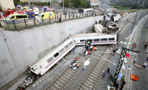 Disastro ferroviario a Santiago - Santiago de Compostela - 25-07-2013 - Disastro ferroviario a Santiago: 78 morti e 143 feriti