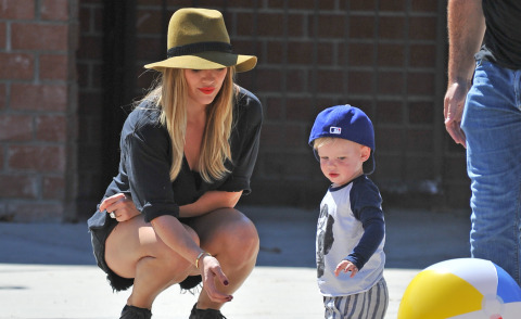 Luca Cruz Comrie, Hilary Duff - Los Angeles - 28-08-2013 - Hilary Duff, amore di mamma con il piccolo Luca