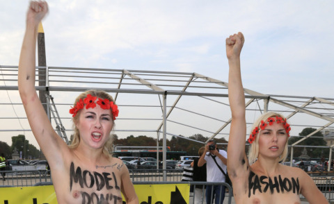 Femen - Parigi - 26-09-2013 - Le Femen contro la 'moda dittatrice' alla Fashion Week 