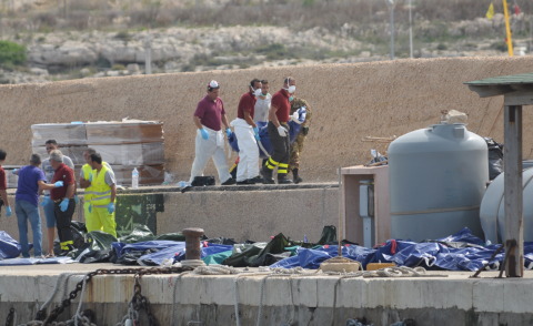 Tragedia a Lampedusa - Lampedusa - 03-10-2013 - Tragedia umana a Lampedusa: si temono oltre trecento morti