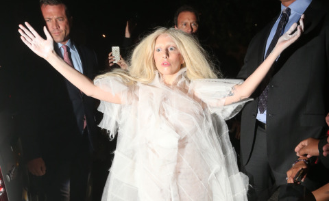 Lady Gaga - Londra - 26-10-2013 - Lady Gaga torna da Berlino come un Messia