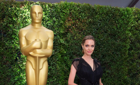 Angelina Jolie - Hollywood - 16-11-2013 - Angelina Jolie protagonista in Versace ai Governors Awards