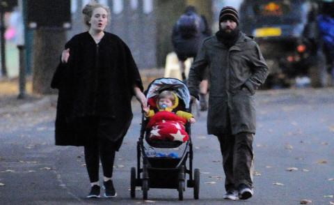 Angelo James Konecki, Simon Konecki, Adele - Londra - 24-02-2014 - Adele: finalmente la famiglia al gran completo