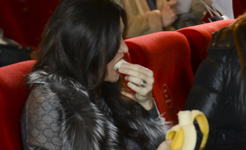 Manuela Arcuri - Roma - 09-01-2014 - Manuela Arcuri fa pausa e mangia la banana 
