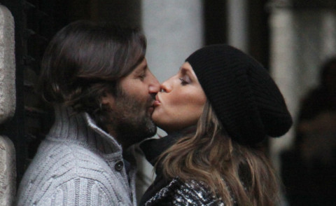 Arnaud Mimran, Claudia Galanti - Milano - 16-01-2014 - Claudia Galanti e Arnaud Mimran sono una coppia al bacio