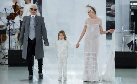 Cara Delevingne, Sfilata Chanel, Karl Lagerfeld - Parigi - 21-01-2014 - Parigi Fashion Week: la sfilata Chanel by Karl Lagerfeld