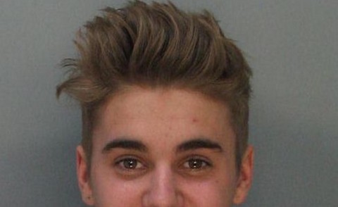Justin Bieber - Miami Beach - 23-01-2014 - Justin Bieber arrestato: foto segnaletica...sorridente!