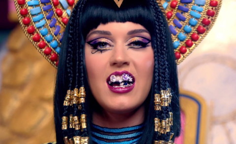 Katy Perry - Los Angeles - 13-02-2014 - Katy Perry si trasforma in Katy Patra per Dark Horse