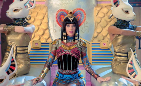 Katy Perry - Los Angeles - 20-02-2014 - Katy Perry è una Regina capricciosa in Dark Horse