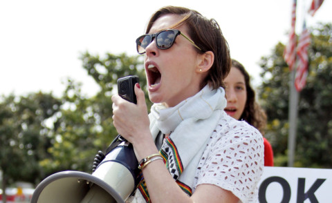 Anne Hathaway - Los Angeles - 08-05-2014 - Anne Hathaway urla il suo disgusto contro Boko Haram