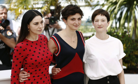 Alba Rohrwacher, Alice Rohrwacher, Monica Bellucci - Cannes - 18-05-2014 - Cannes 2014: è un tripudio rosso al photocall di Le Meraviglie