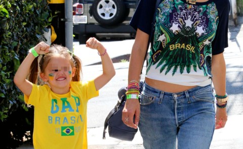 Anja Mazur, Alessandra Ambrosio - West Hollywood - 12-06-2014 - Mamma e figlia grandi tifose del Brasile, ma chi sono?