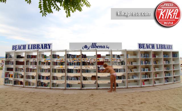 Biblioteca in spiaggia - Varna - 21-07-2014 - La prima biblioteca da spiaggia europea è in Bulgaria