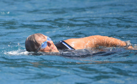 Beppe Grillo - Santa Margherita Ligure - 17-08-2014 - Beppe Grillo, un nuotatore provetto a Santa Margherita
