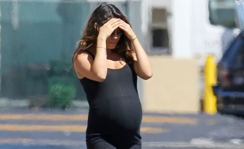 Mila Kunis - Los Angeles - 28-08-2014 - Mila Kunis, per quel mal di testa ci vuole un po' di yoga!